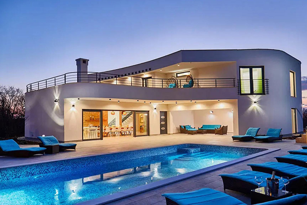 Luxury Pool Villa Holiday Assistance